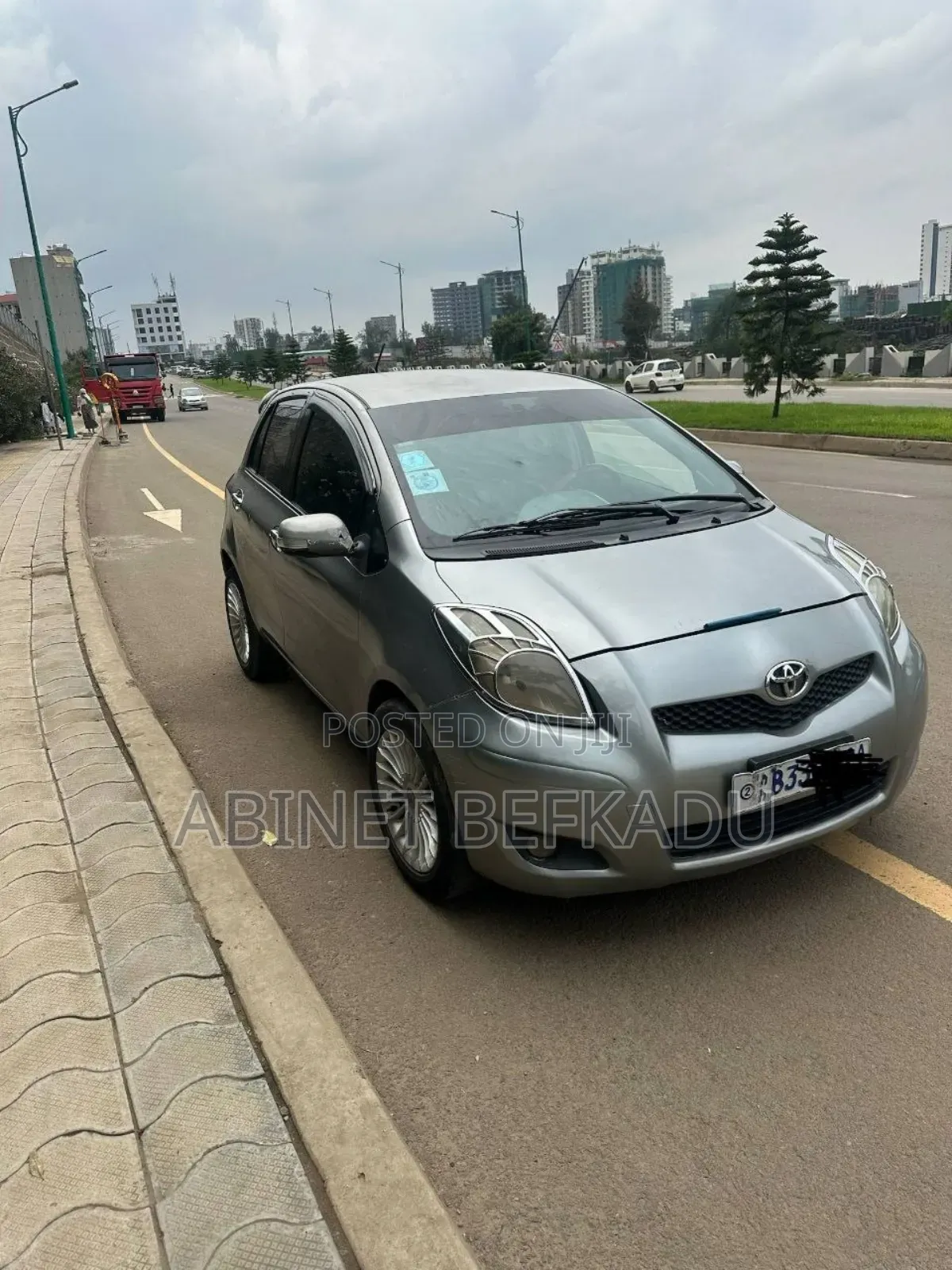 Toyota Vitz 1.0 FWD 5dr 2010 Silver