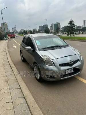 Toyota Vitz 1.0 FWD 5dr 2010 Silver