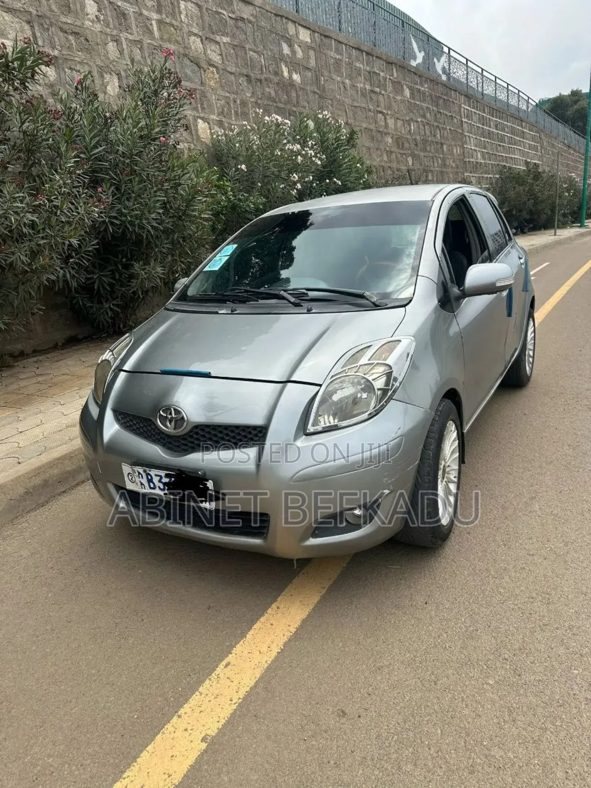 Toyota Vitz 1.0 FWD 5dr 2010 Silver