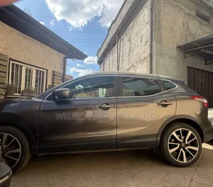 Nissan Qashqai 2023 Brown