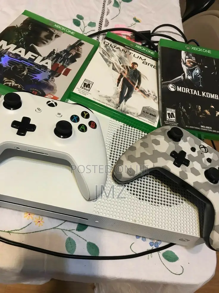 Xbox SeireS X 2 Controllers