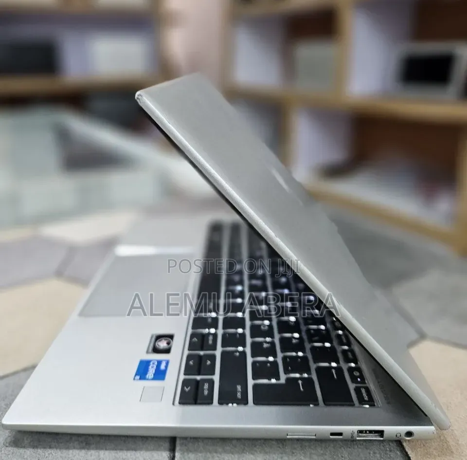 New Laptop HP EliteBook 830 G9 16GB Intel Core i5 SSD 512GB