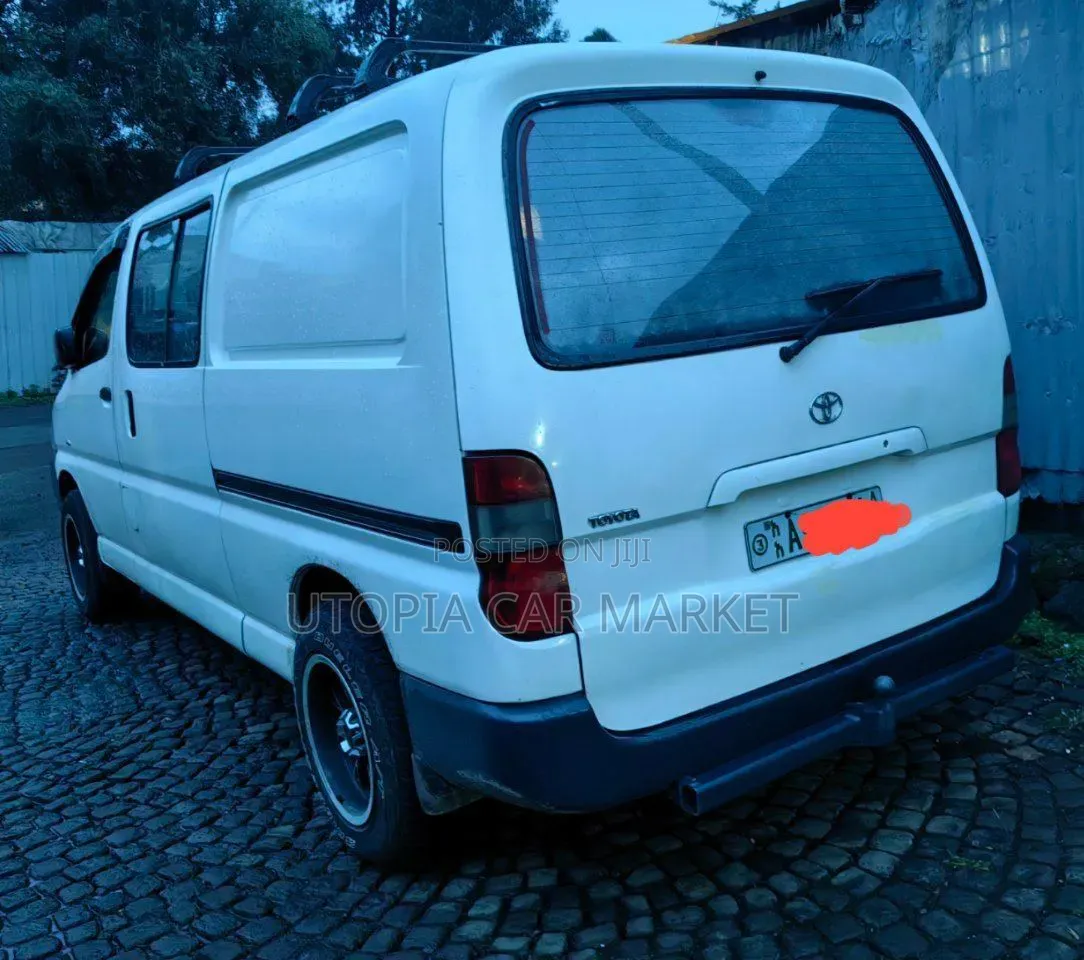 Toyota HiAce 2010 White