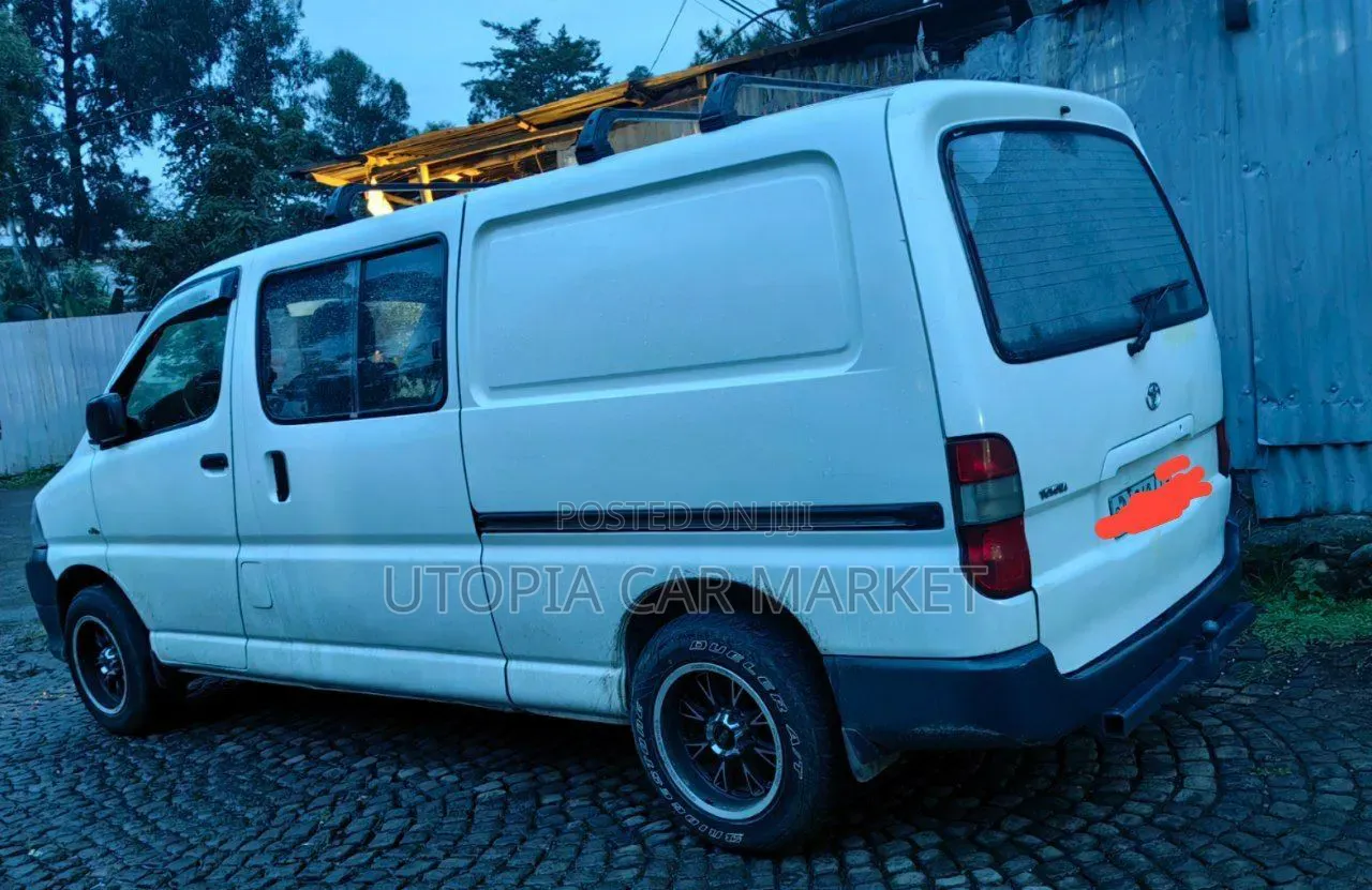 Toyota HiAce 2010 White