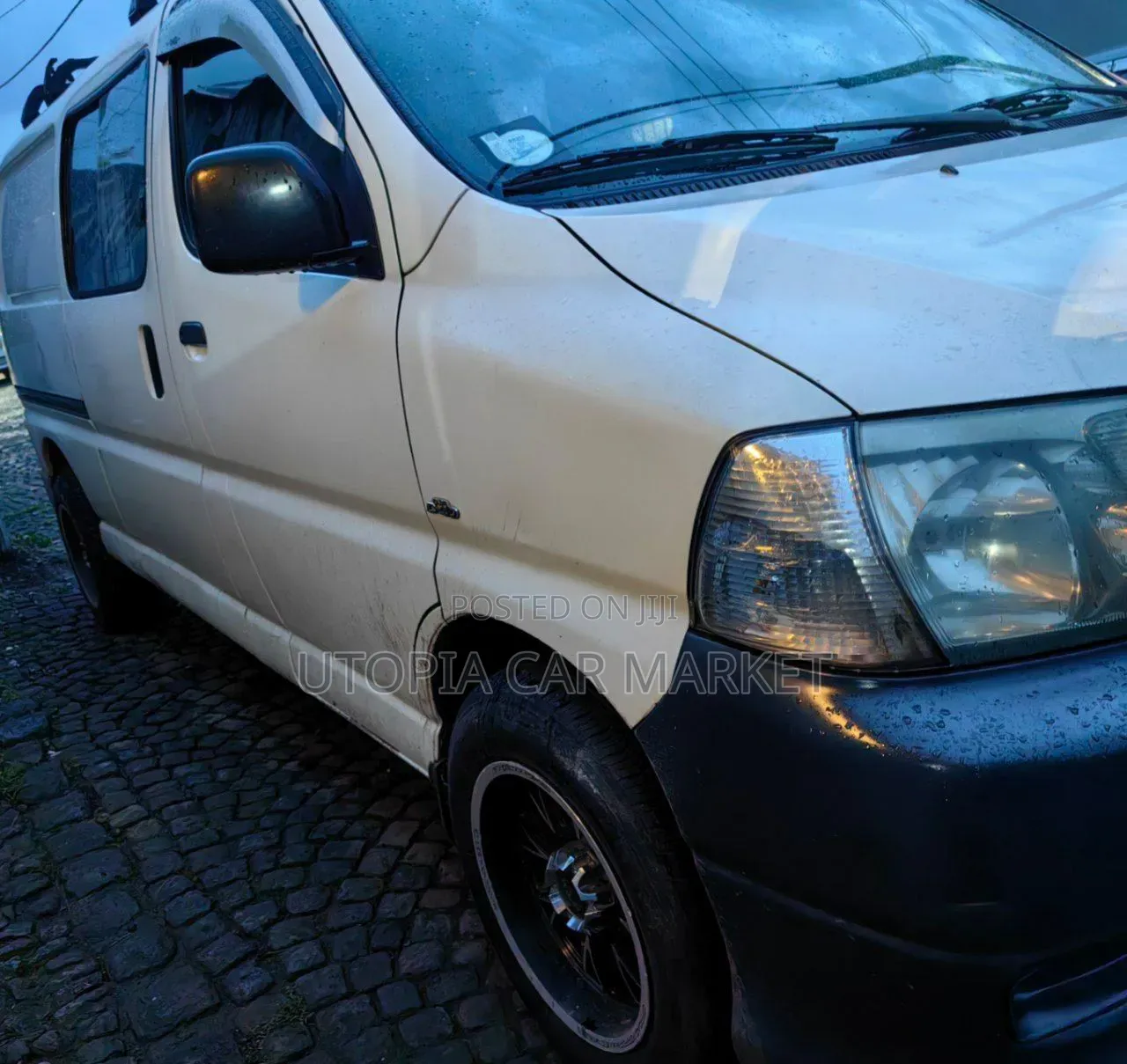 Toyota HiAce 2010 White