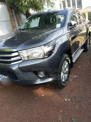 Toyota Hilux 2017 Gray
