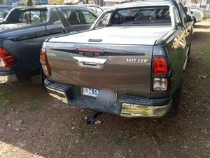 Toyota Hilux 2017 Gray