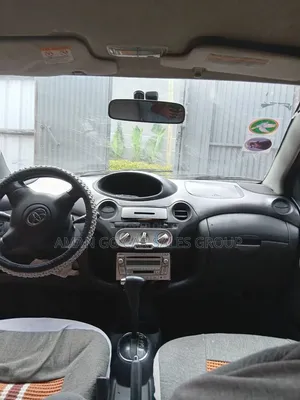 Toyota Vitz 2004 Gold