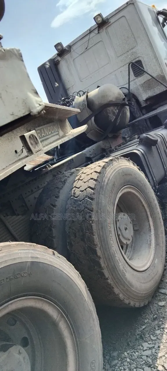 2013 Iveco ኦባማ ፓዎር ባንክ:2ሚሊየን አለበት