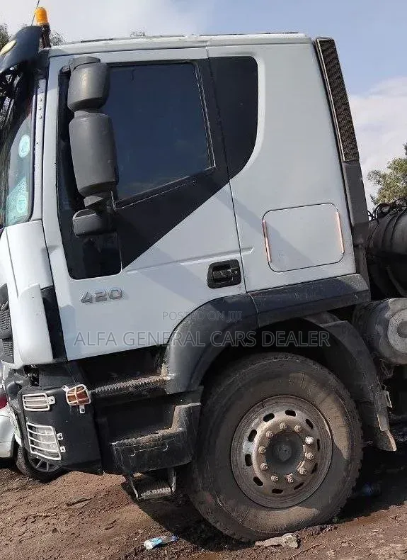 2013 Iveco ኦባማ ፓዎር ባንክ:2ሚሊየን አለበት