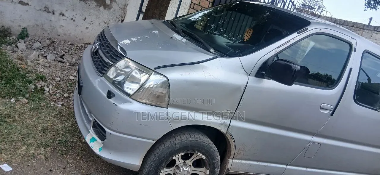 Toyota HiAce 2011 Silver