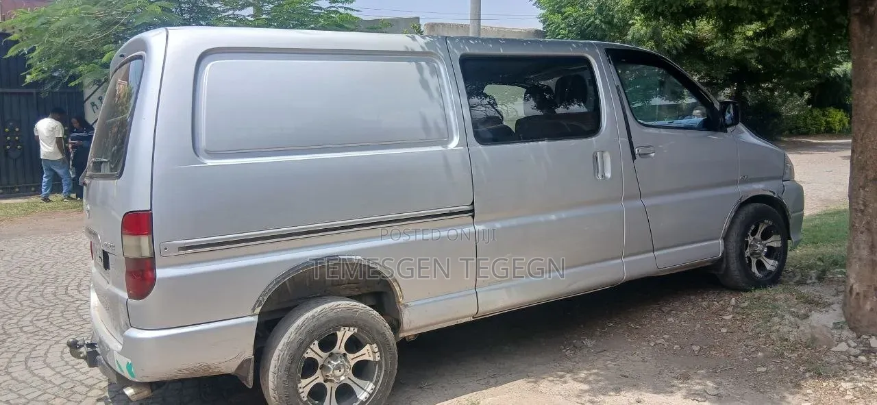 Toyota HiAce 2011 Silver