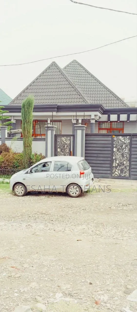 3bdrm House in Villa, Bole for rent