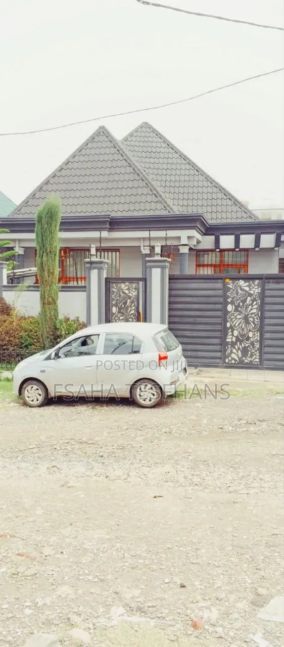 3bdrm House in Villa, Bole for rent