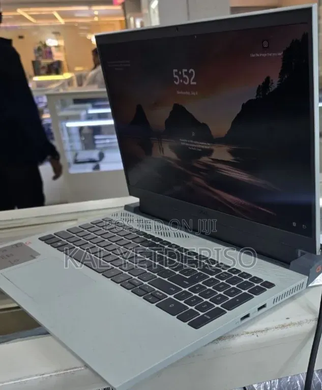New Laptop Dell G15 5510 16GB Intel Core i7 SSD 512GB