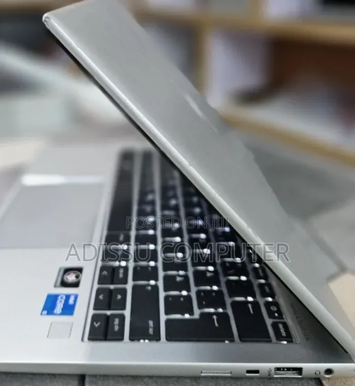 New Laptop HP EliteBook 830 G9 16GB Intel Core i5 SSD 512GB
