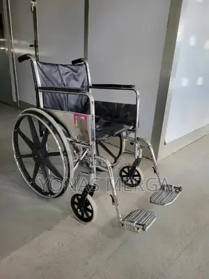 Used Normal wheelchair屇賽Easy to Fold and Transport in a Car