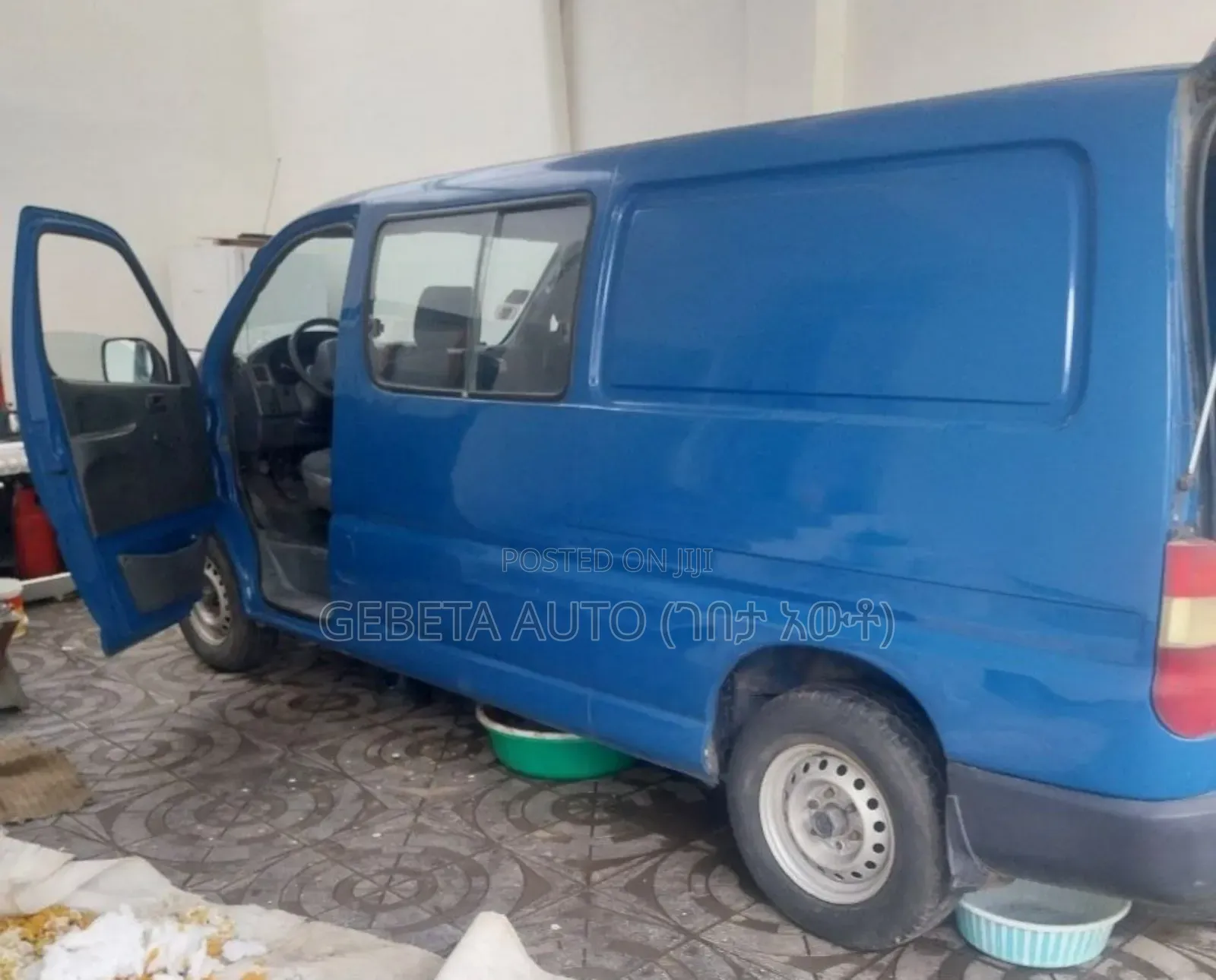 Toyota HiAce 2004