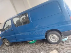 Toyota HiAce 2004
