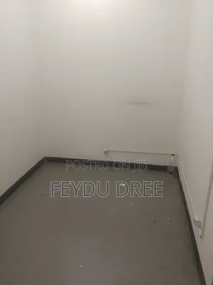 የሚሸጥ በጣም ወሳኝ ቦታ የሚገኝ ሱቅ