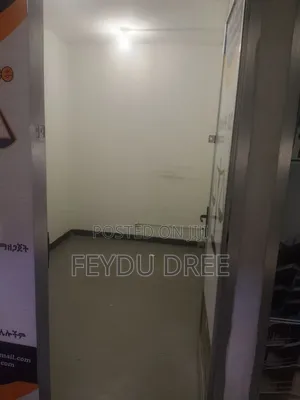 የሚሸጥ በጣም ወሳኝ ቦታ የሚገኝ ሱቅ