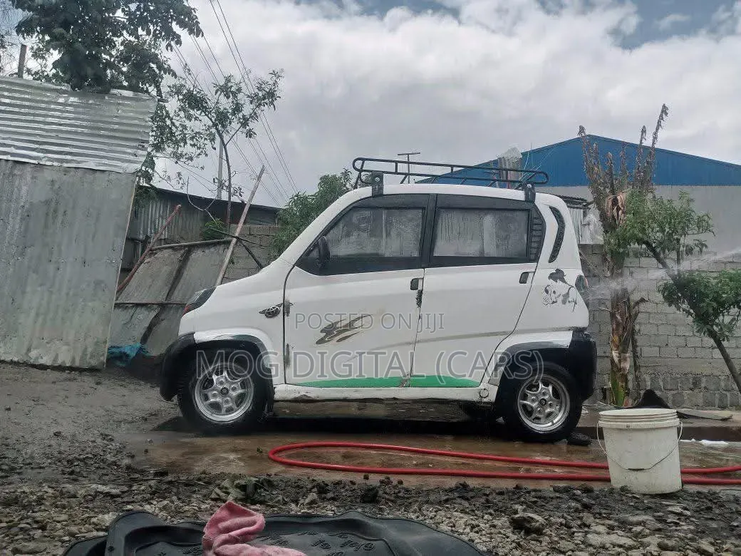 Car 2016 White