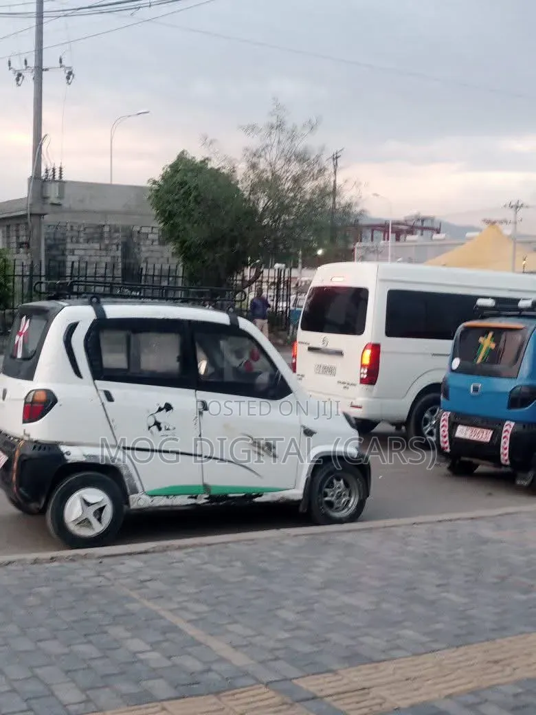 Car 2016 White