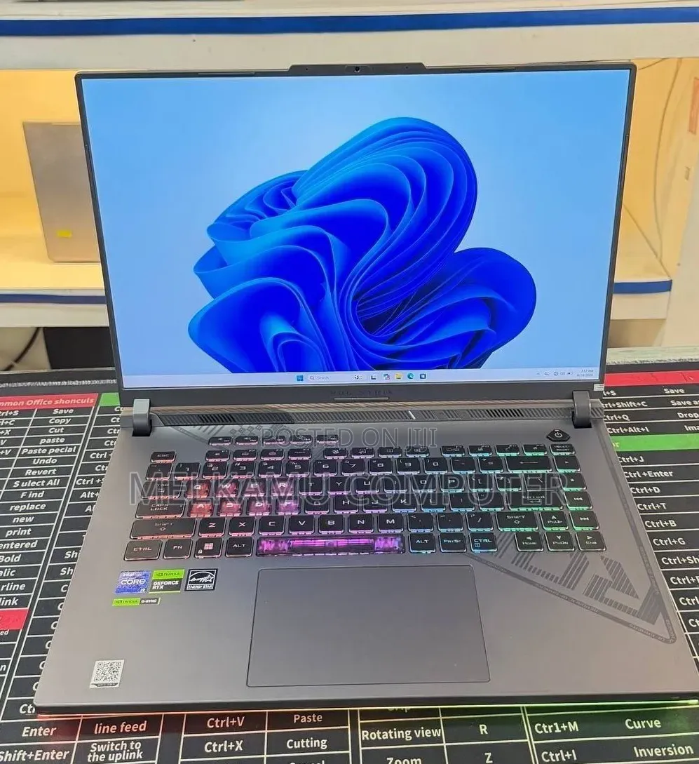 New Laptop Asus ROG Strix G16 16GB Intel Core i9 SSD 1T