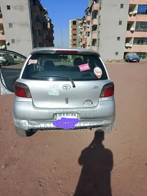 Toyota Vitz 2001 Silver