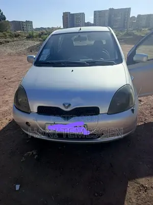 Toyota Vitz 2001 Silver