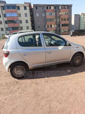 Toyota Vitz 2001 Silver