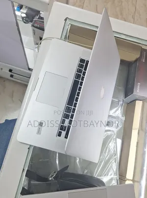 New Laptop Apple MacBook 2015 16GB Intel Core i7 SSD 256GB
