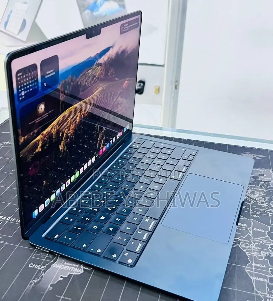 New Laptop Apple MacBook Air 2022 M2 16GB Apple M2 SSD 512GB