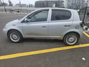 Toyota Vitz 2004 Silver