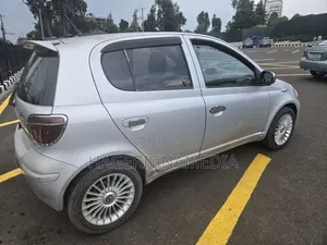 Toyota Vitz 2004 Silver