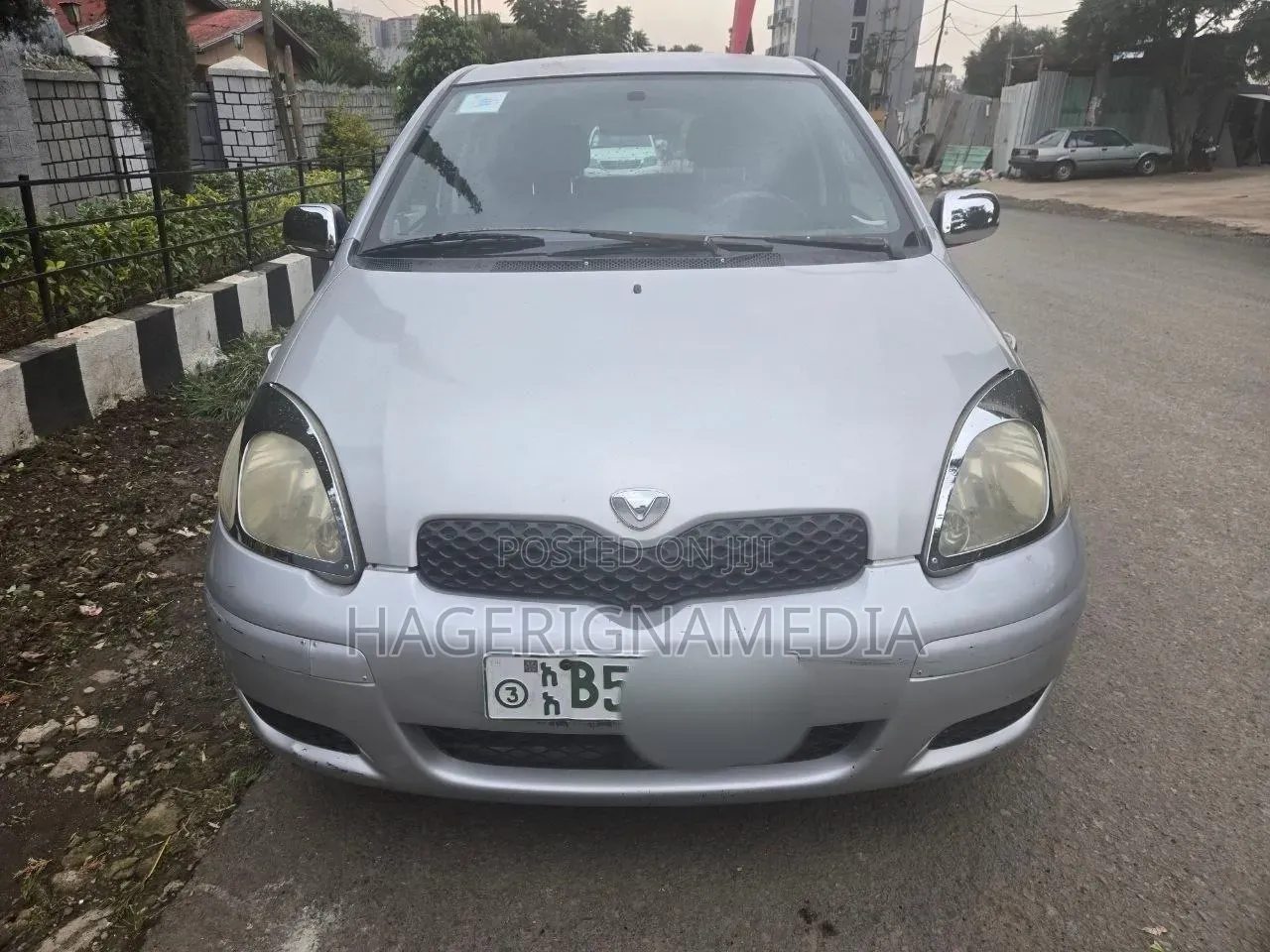 Toyota Vitz 2004 Silver