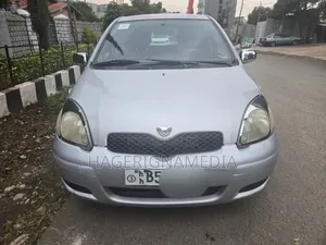 Toyota Vitz 2004 Silver