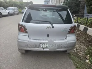 Toyota Vitz 2004 Silver