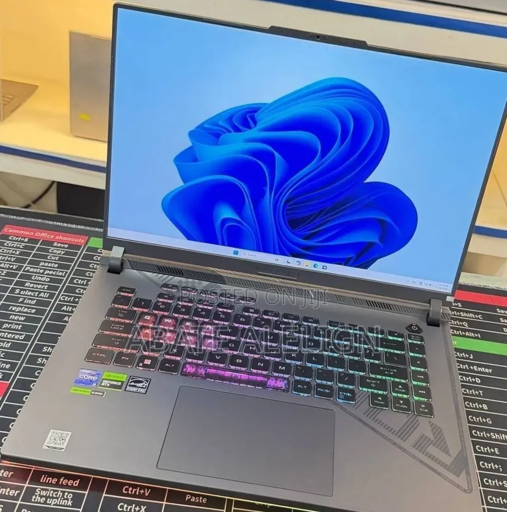 New Laptop Asus ROG Strix G16 G614 16GB Intel Core i9 SSD 1T