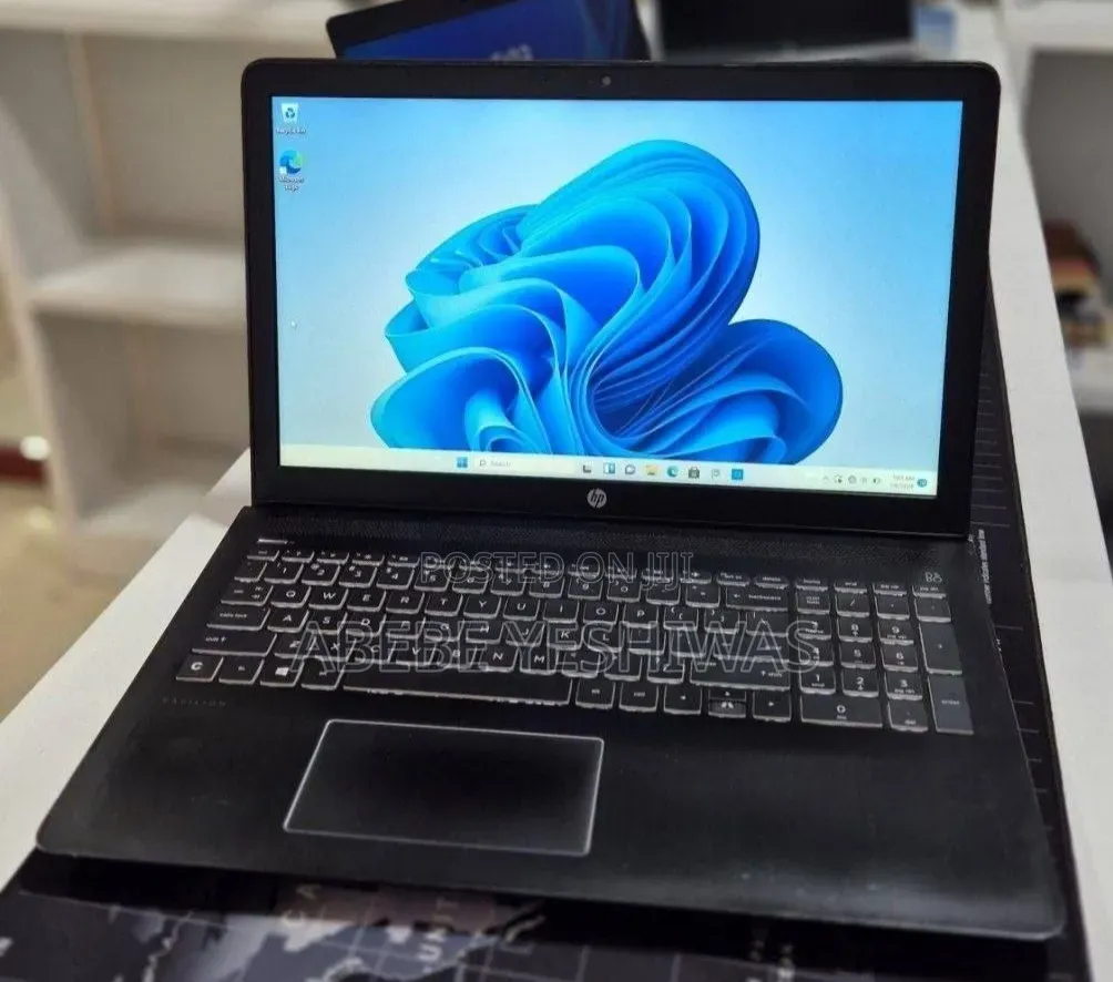 New Laptop HP Pavilion 15 8GB Intel Core i7 SSD 256GB