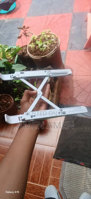 ተጣጣፊ የላፕቶፕ ስታንድ