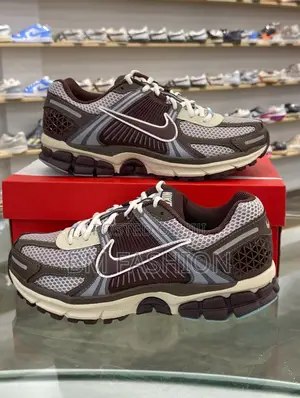 Nike Vomero With Many Colors
