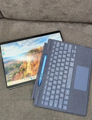 New Laptop Microsoft Surface Pro 9 16GB Intel Core i7 SSD 512GB