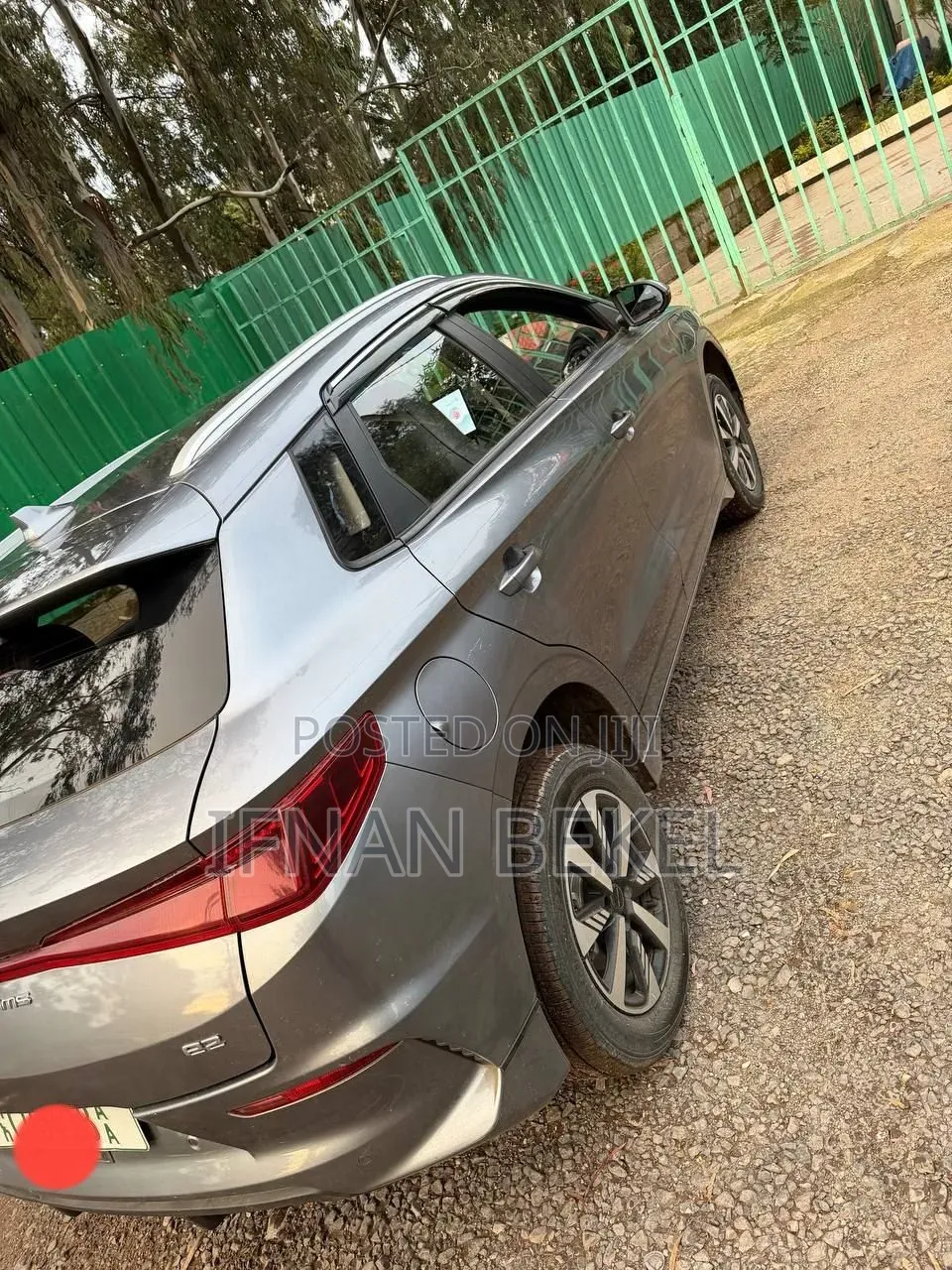 BYD E2 43 kWh 94 hp FWD 2025 Gray