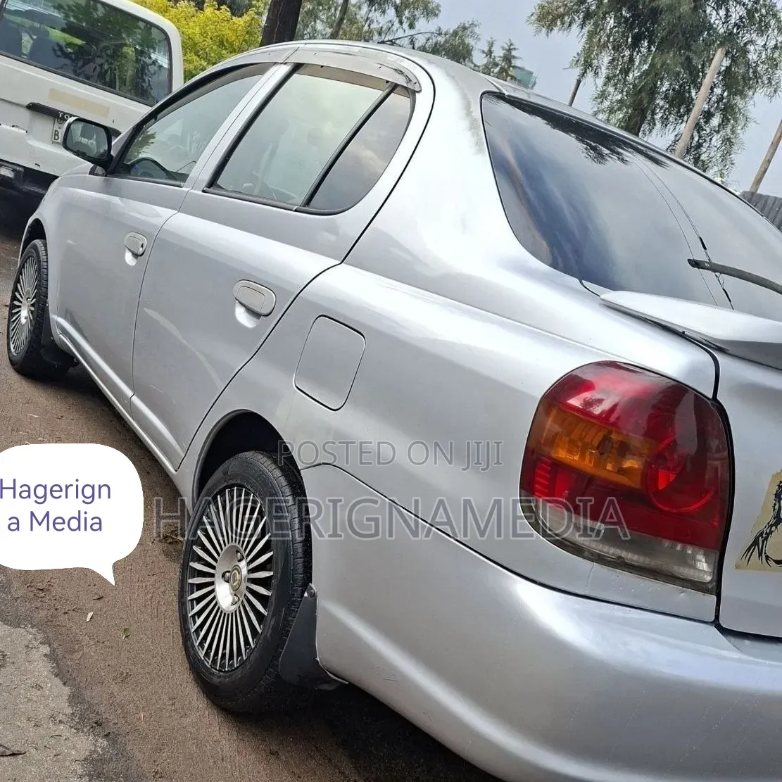 Toyota Platz 2005 Silver