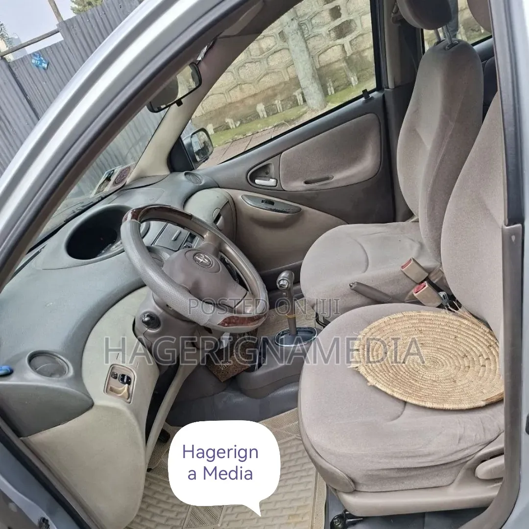 Toyota Platz 2005 Silver