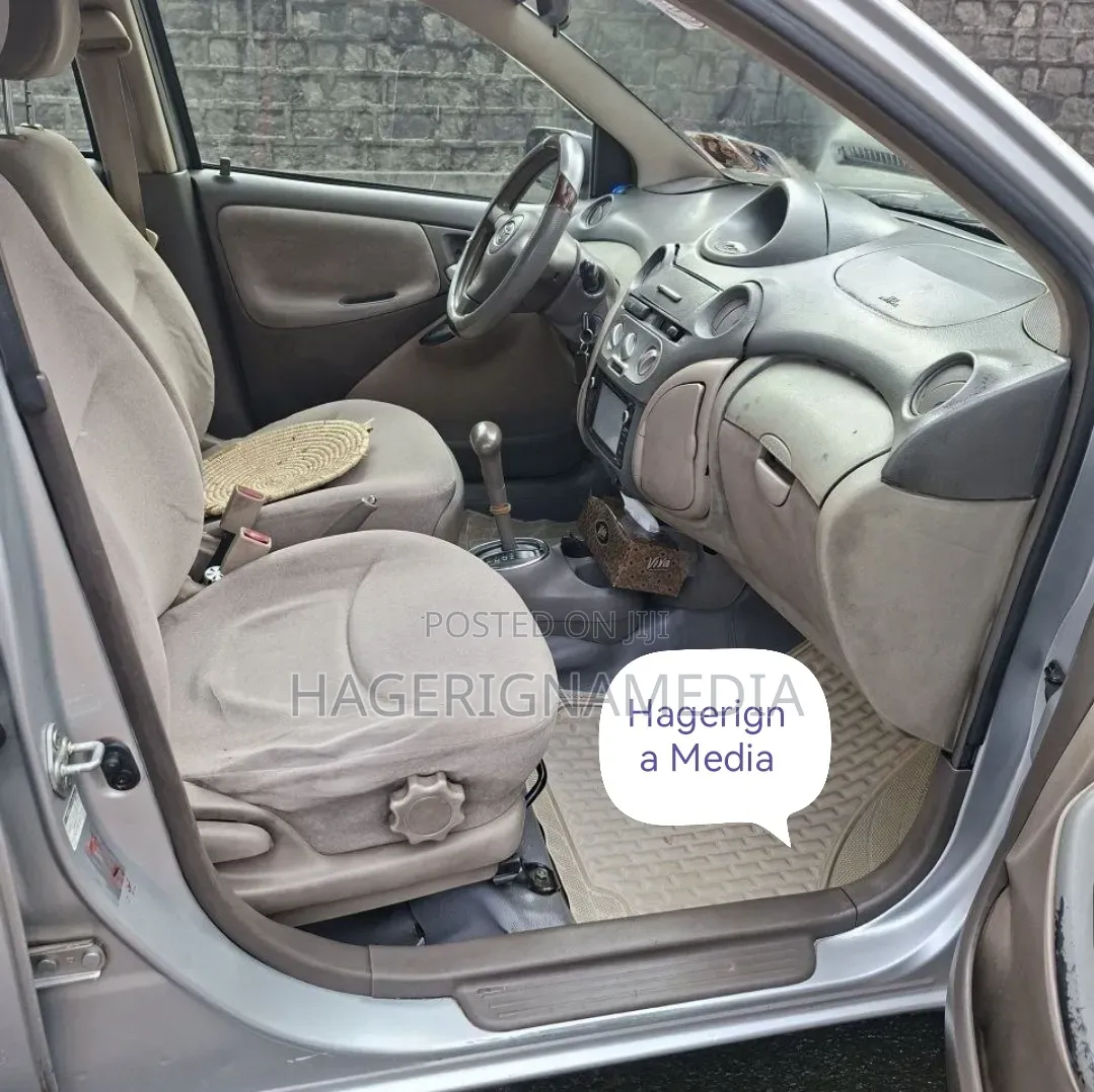 Toyota Platz 2005 Silver