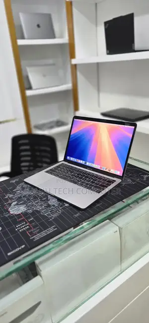 New Laptop Apple MacBook Pro 2019 16GB Intel Core i7 SSD 256GB