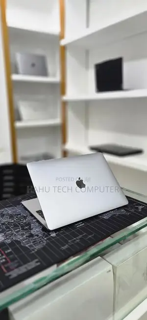 New Laptop Apple MacBook Pro 2019 16GB Intel Core i7 SSD 256GB