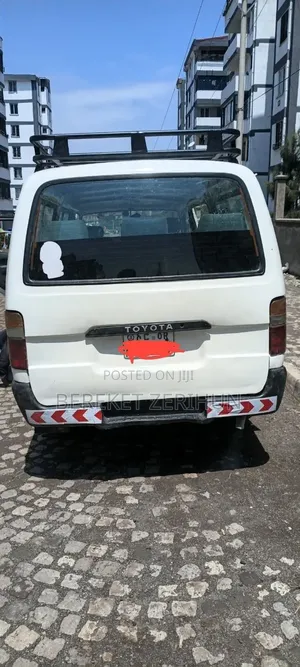 Toyota Hilux 1990 White